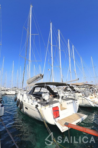 Hanse 455 - Yacht Charter Sailica