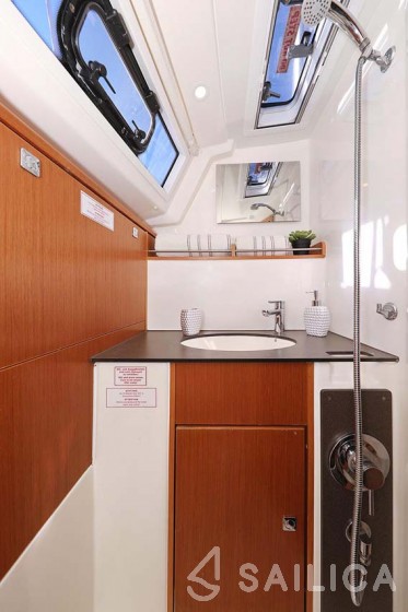 Bavaria 37 Cruiser - Yacht Charter Sailica