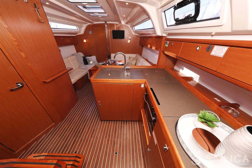 Bavaria 37 Cruiser - Yacht Charter Sailica