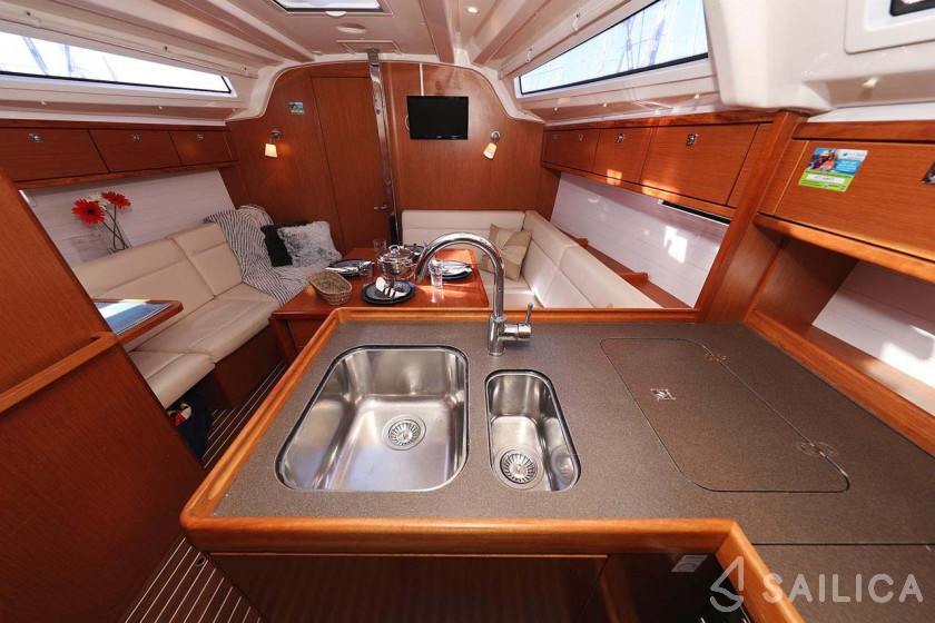 Bavaria 37 Cruiser - Yacht Charter Sailica