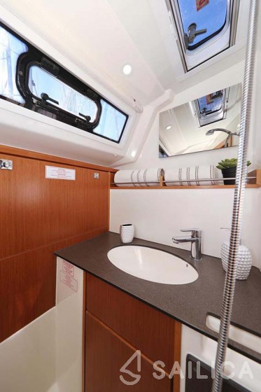 Bavaria 37 Cruiser - Yacht Charter Sailica