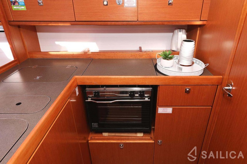 Bavaria 37 Cruiser - Yacht Charter Sailica
