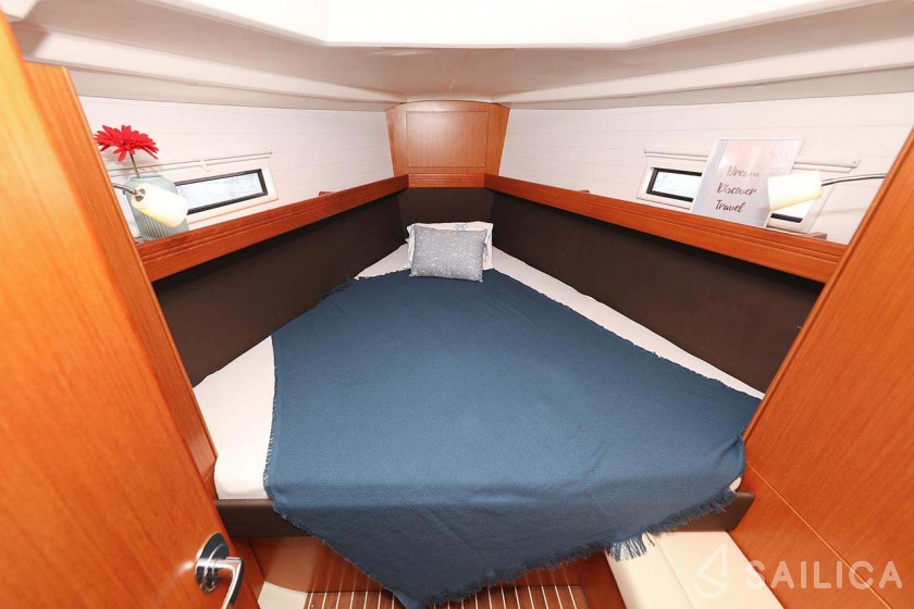 Bavaria 37 Cruiser - Yacht Charter Sailica