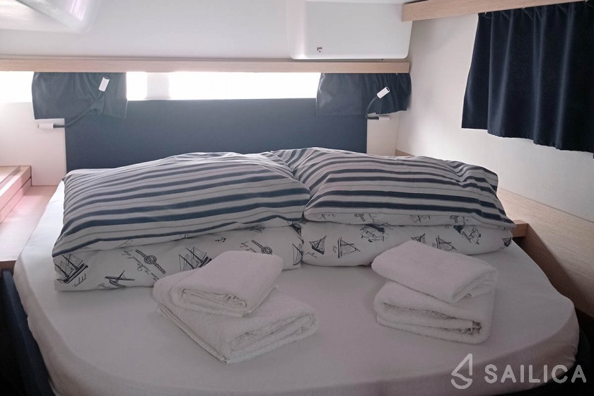 Lucia 40 - Yacht Charter Sailica