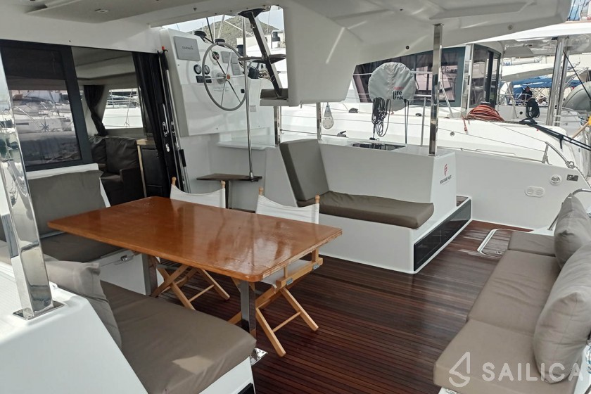 Lucia 40 - Yacht Charter Sailica