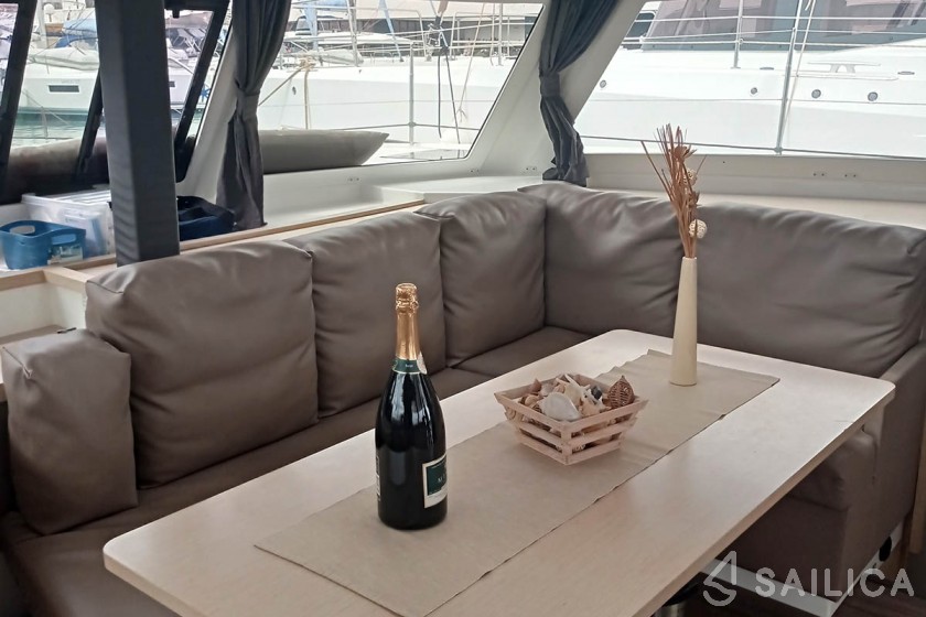 Lucia 40 - Yacht Charter Sailica