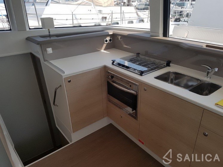 Bali 4.1 - Yacht Charter Sailica