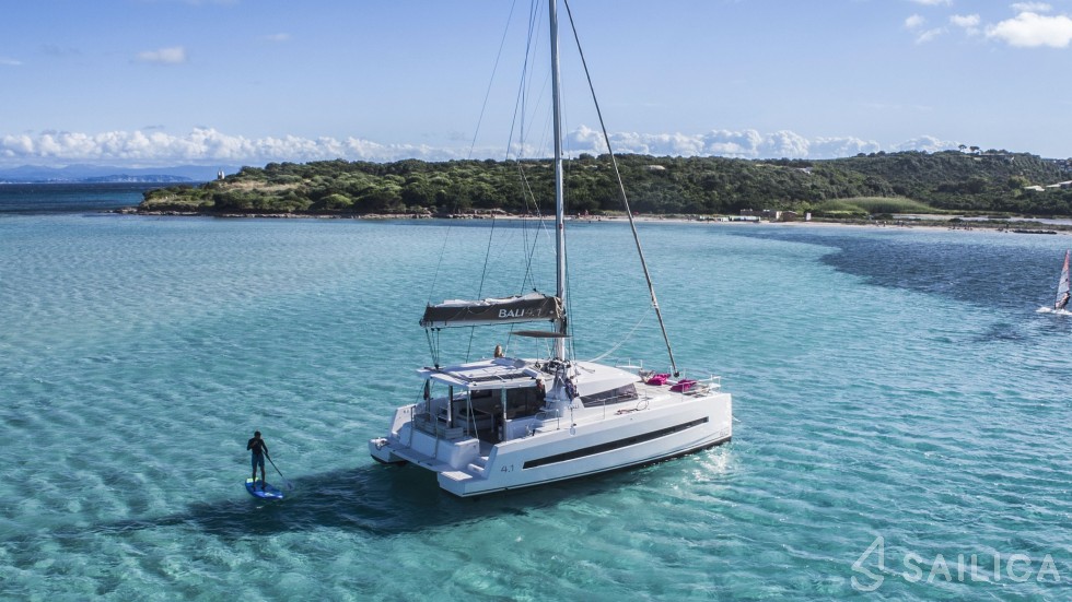 Bali 4.1 - Yacht Charter Sailica