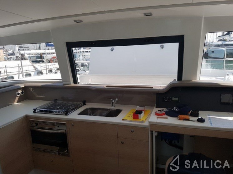 Bali 4.1 - Yacht Charter Sailica