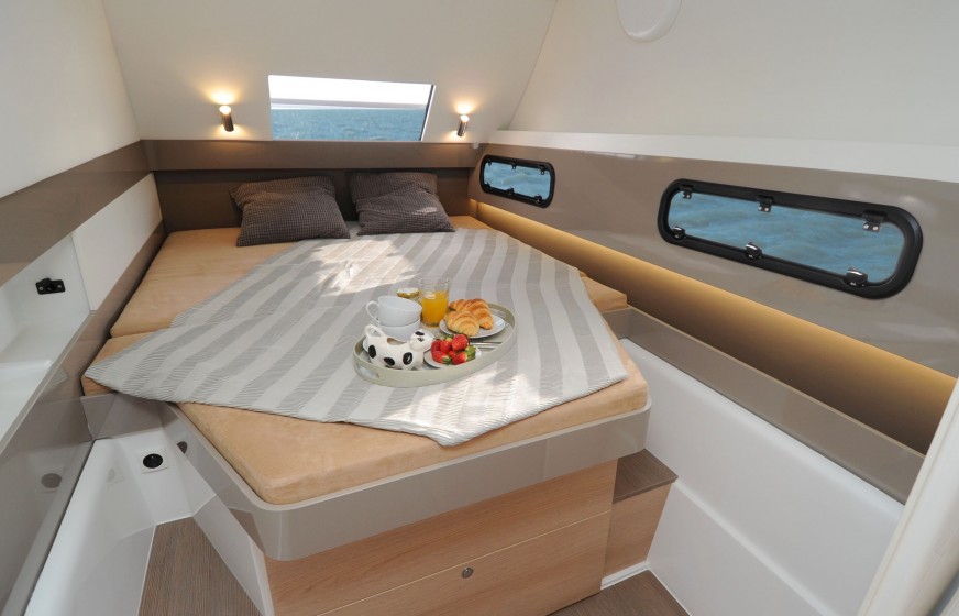 Bali 4.1 - Yacht Charter Sailica