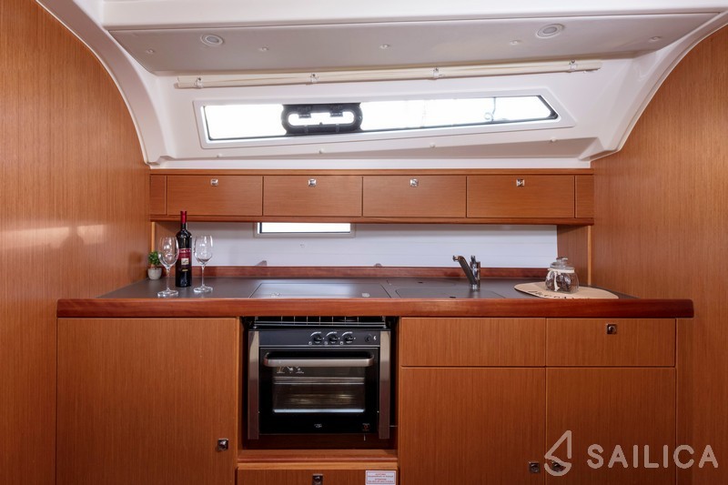 Bavaria 41 Cruiser - Yacht Charter Sailica