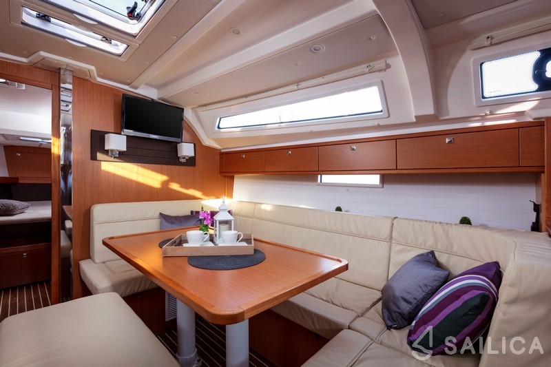 Bavaria 41 Cruiser - Yacht Charter Sailica