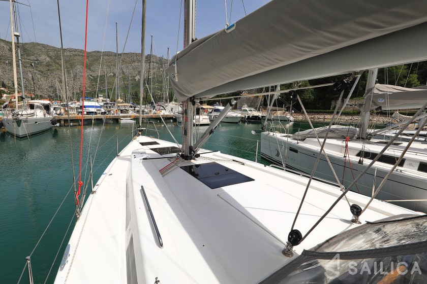 Hanse 418 - Yacht Charter Sailica