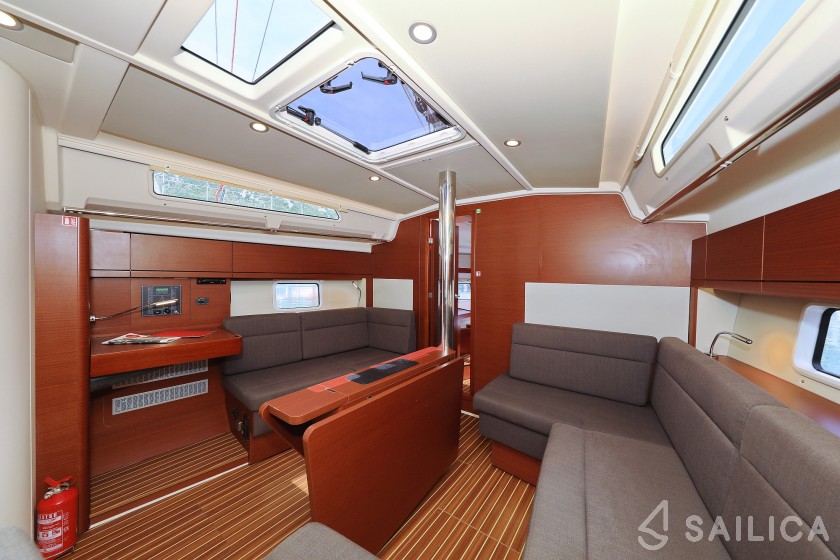 Hanse 418 - Yacht Charter Sailica