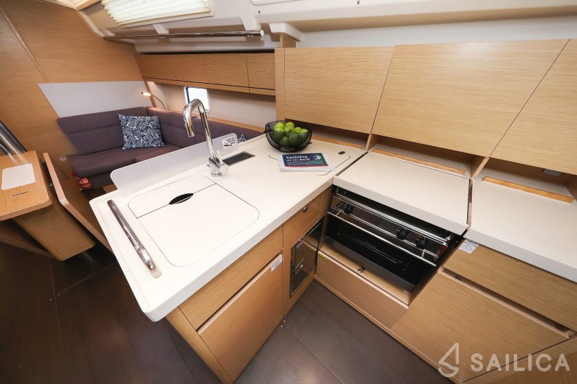 Hanse 418 - Yacht Charter Sailica
