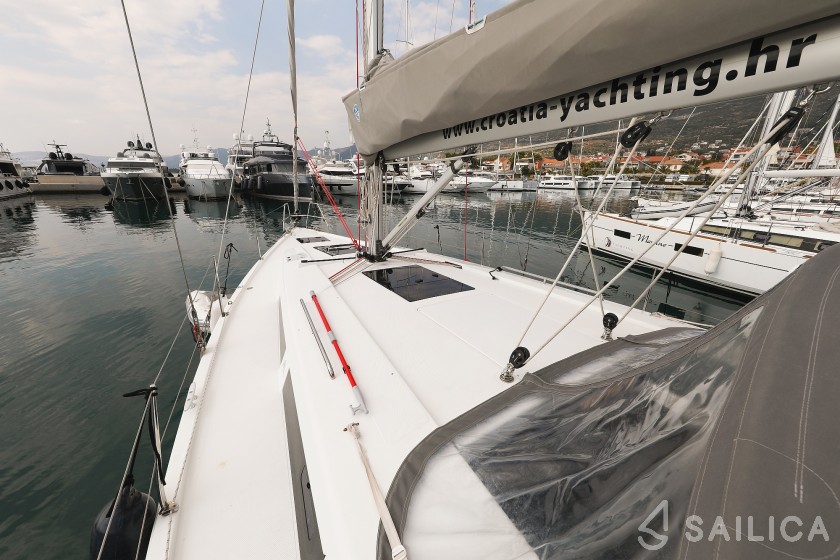 Hanse 418 - Yacht Charter Sailica