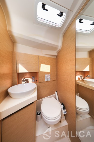 Hanse 418 - Yacht Charter Sailica