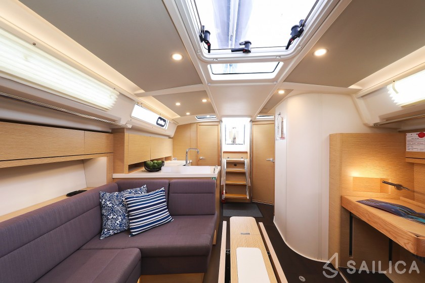 Hanse 418 - Yacht Charter Sailica