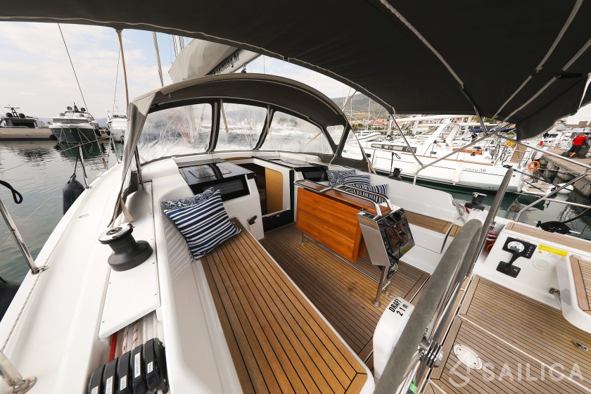 Hanse 418 - Yacht Charter Sailica