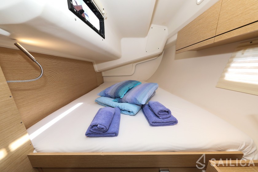 Hanse 418 - Yacht Charter Sailica