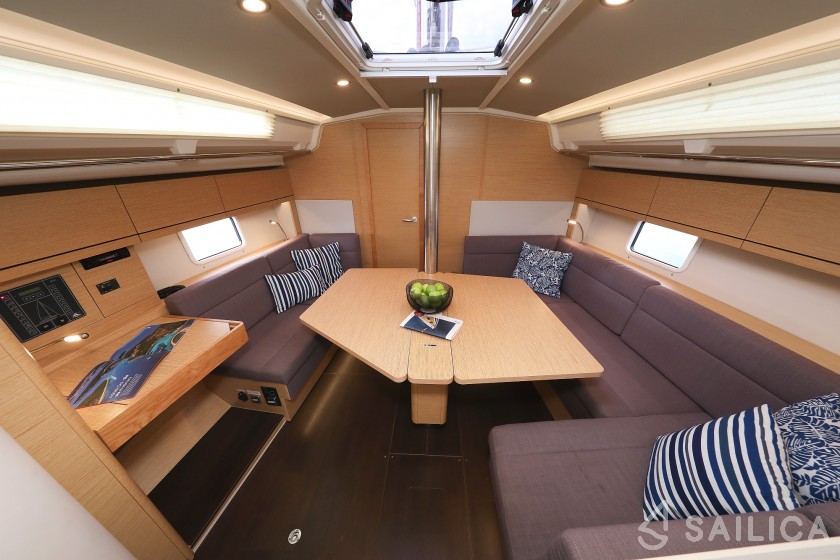 Hanse 418 - Yacht Charter Sailica
