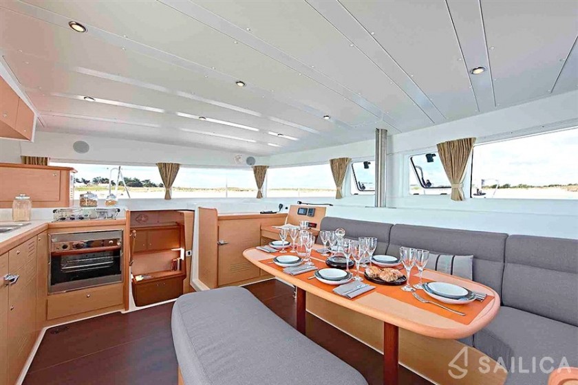 Lagoon 421 - Yacht Charter Sailica