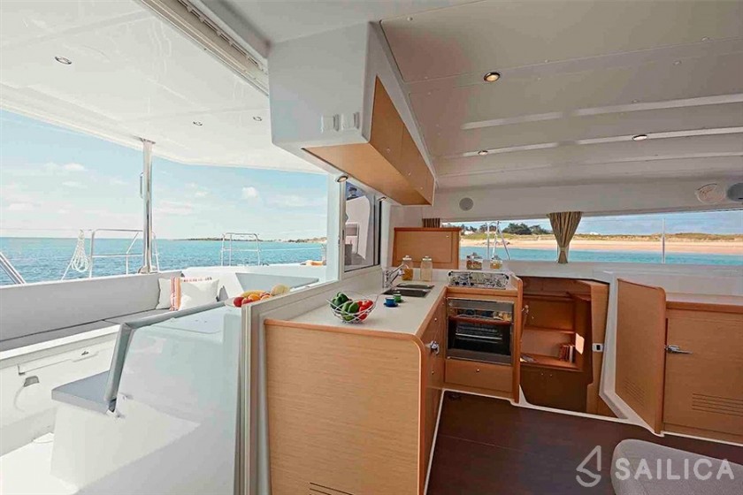 Lagoon 421 - Yacht Charter Sailica