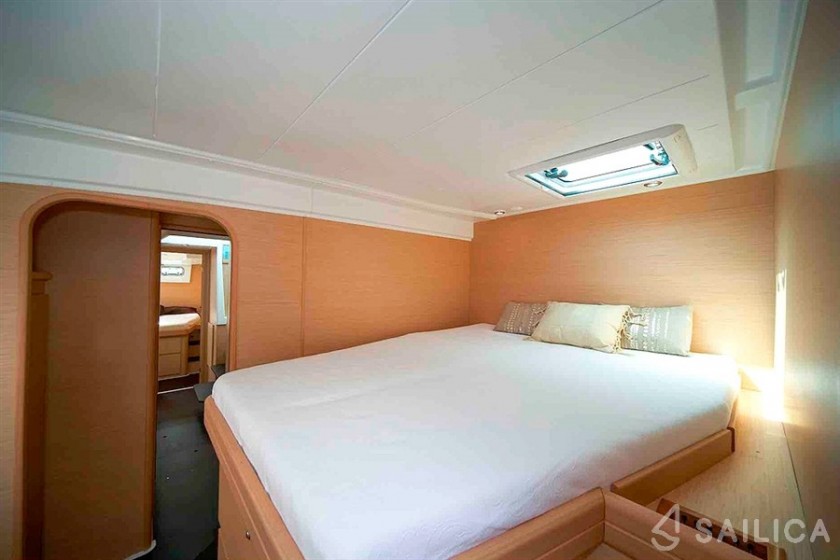 Lagoon 421 - Yacht Charter Sailica