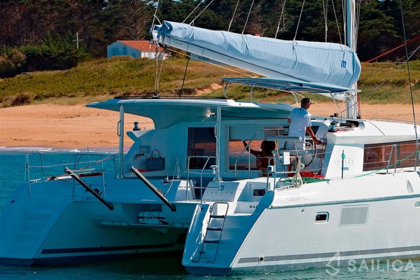Lagoon 421 - Yacht Charter Sailica
