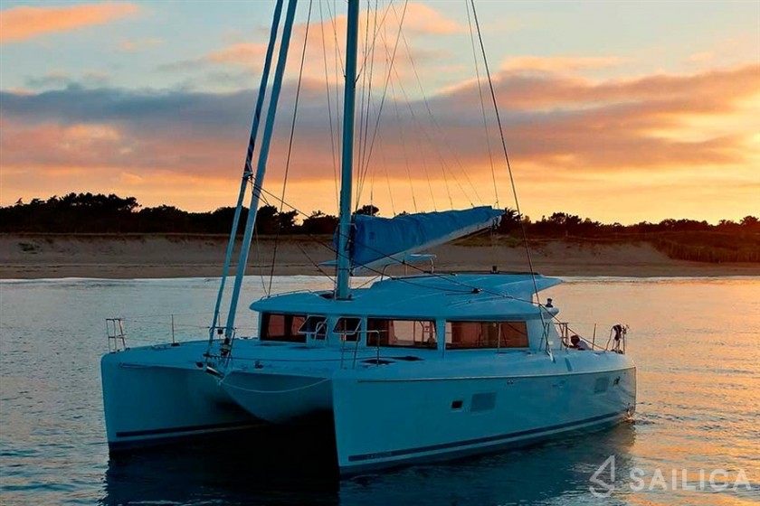 Lagoon 421 - Yacht Charter Sailica