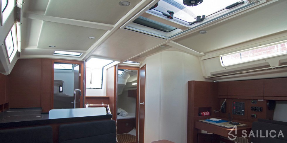 Hanse 418 - Yacht Charter Sailica
