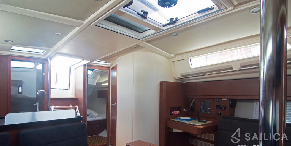 Hanse 418 - Yacht Charter Sailica