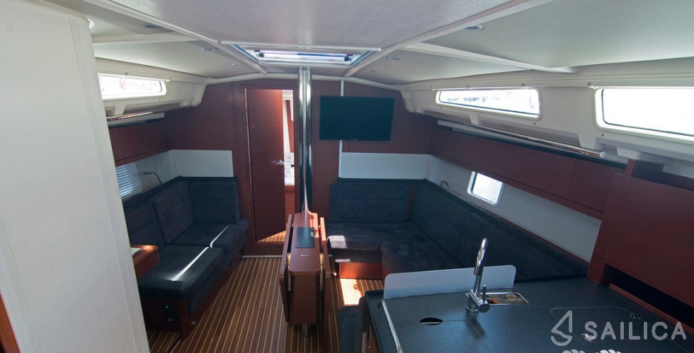 Hanse 418 - Yacht Charter Sailica