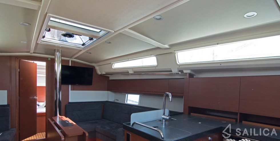 Hanse 418 - Yacht Charter Sailica