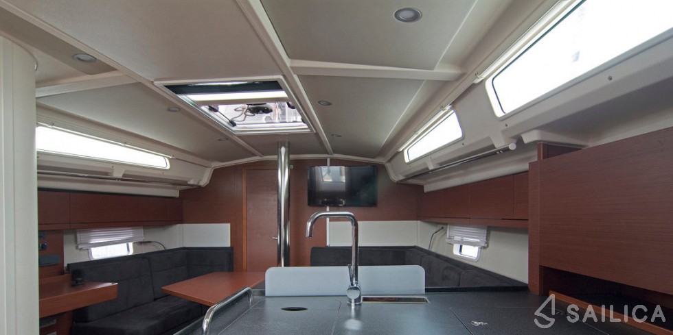 Hanse 418 - Yacht Charter Sailica