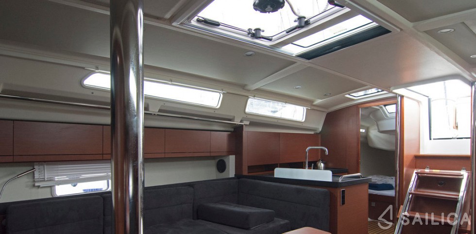 Hanse 418 - Yacht Charter Sailica