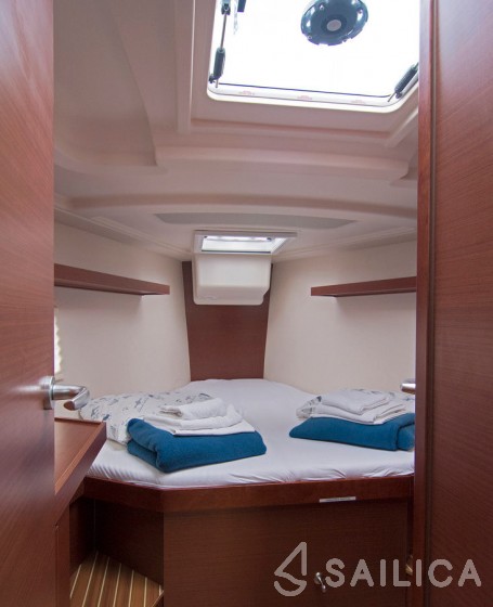 Hanse 418 - Yacht Charter Sailica