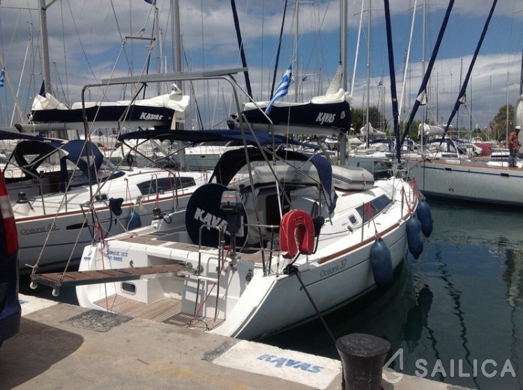 Oceanis 37 - Yacht Charter Sailica