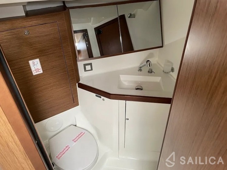 Oceanis 46.1 - Yacht Charter Sailica
