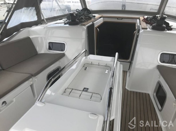 Sun Odyssey 519 - Yacht Charter Sailica