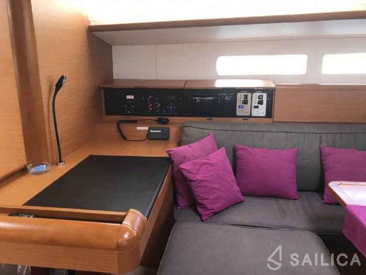 Sun Odyssey 519 - Yacht Charter Sailica