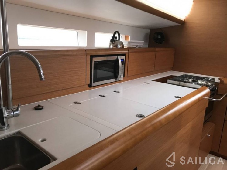 Sun Odyssey 519 - Yacht Charter Sailica
