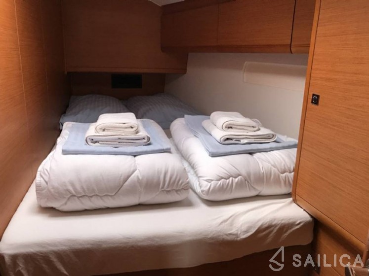 Sun Odyssey 519 - Yacht Charter Sailica