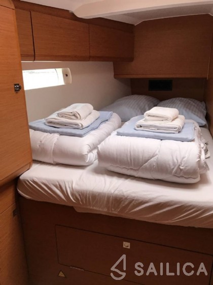 Sun Odyssey 519 - Yacht Charter Sailica