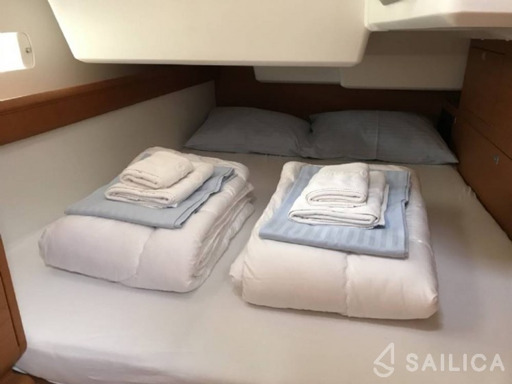 Sun Odyssey 519 - Yacht Charter Sailica