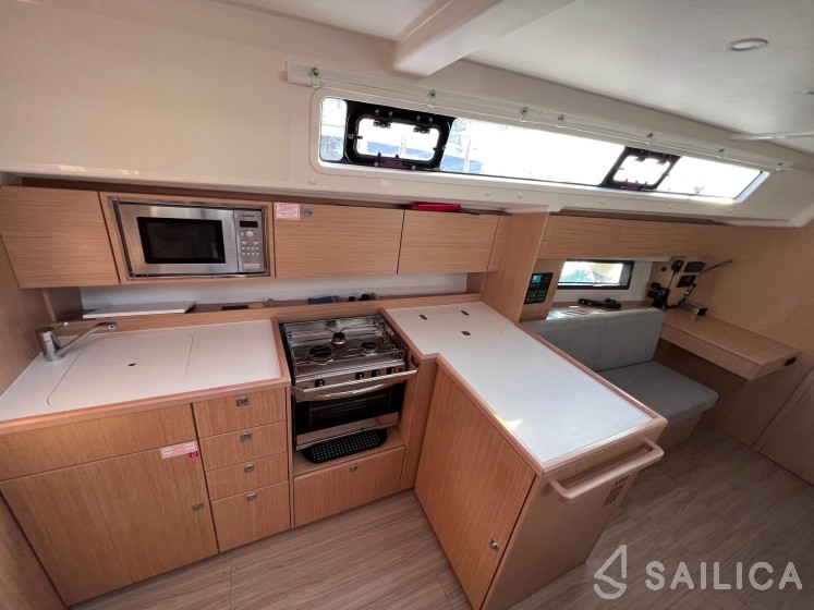 Bavaria C42 - Yacht Charter Sailica
