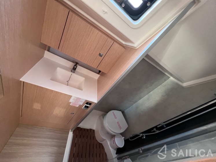 Bavaria C42 - Yacht Charter Sailica