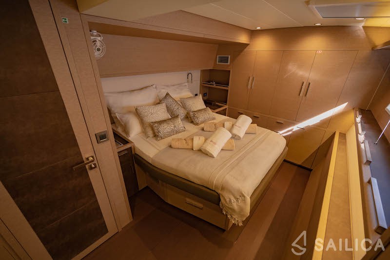Lagoon 630 Powercat - Yacht Charter Sailica