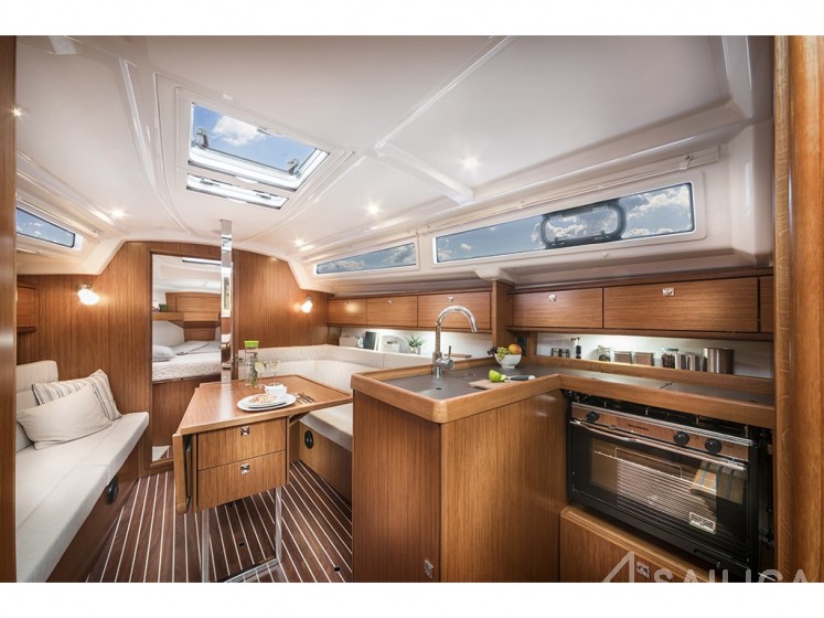 Bavaria 34 Cruiser - Yacht Charter Sailica