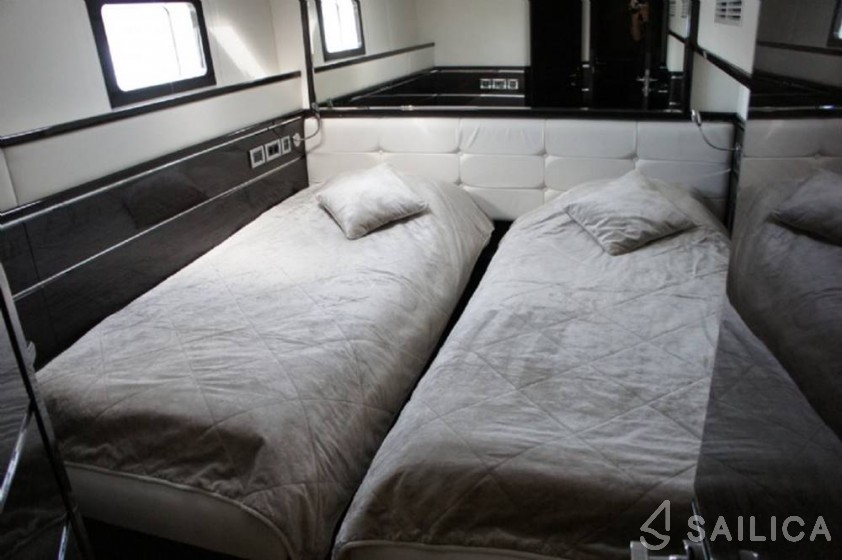 Sunreef 70 Power - Yacht Charter Sailica